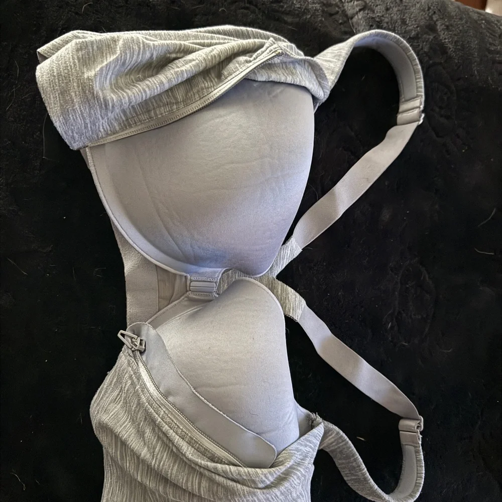 Bundle of Four Victorias Secret Sports Bras - Picture 5 of 9